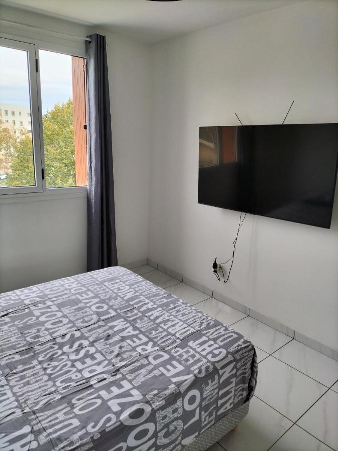 Jolie Appartement Proche Tramway Vénissieux Екстериор снимка